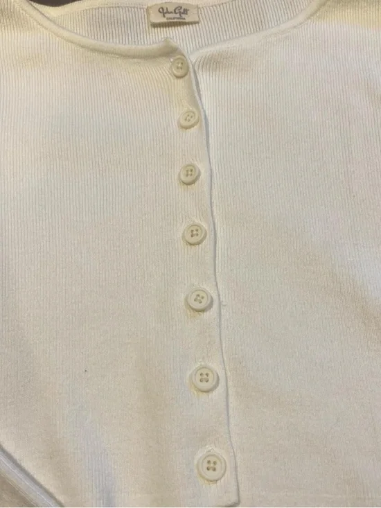 Brandy Melville White Cropped Button-Front Long Sleeve Top - Picture 4 of 5